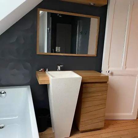 Clin D'oeil - De Knipoog Vila